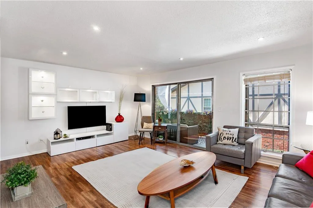 6851 Roswell Road Unit H7, Atlanta, Georgia 30328, 2 Bedrooms Bedrooms, ,2 BathroomsBathrooms,Residential,Sold,6851 Roswell Road Unit H7,7390897