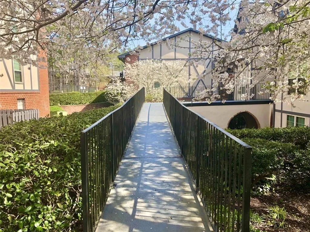 6851 Roswell Road Unit H7, Atlanta, Georgia 30328, 2 Bedrooms Bedrooms, ,2 BathroomsBathrooms,Residential,Sold,6851 Roswell Road Unit H7,7390897