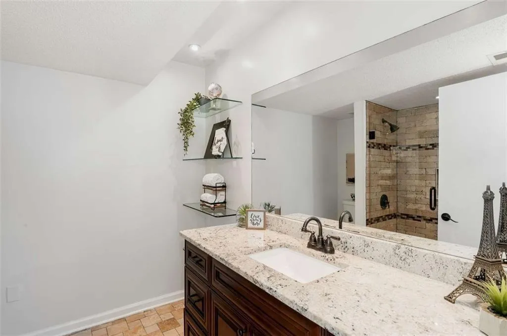 6851 Roswell Road Unit H7, Atlanta, Georgia 30328, 2 Bedrooms Bedrooms, ,2 BathroomsBathrooms,Residential,Sold,6851 Roswell Road Unit H7,7390897