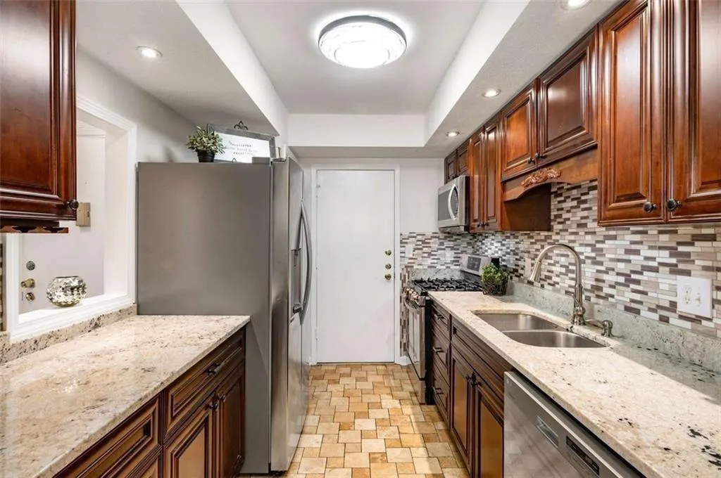 6851 Roswell Road Unit H7, Atlanta, Georgia 30328, 2 Bedrooms Bedrooms, ,2 BathroomsBathrooms,Residential,Sold,6851 Roswell Road Unit H7,7390897