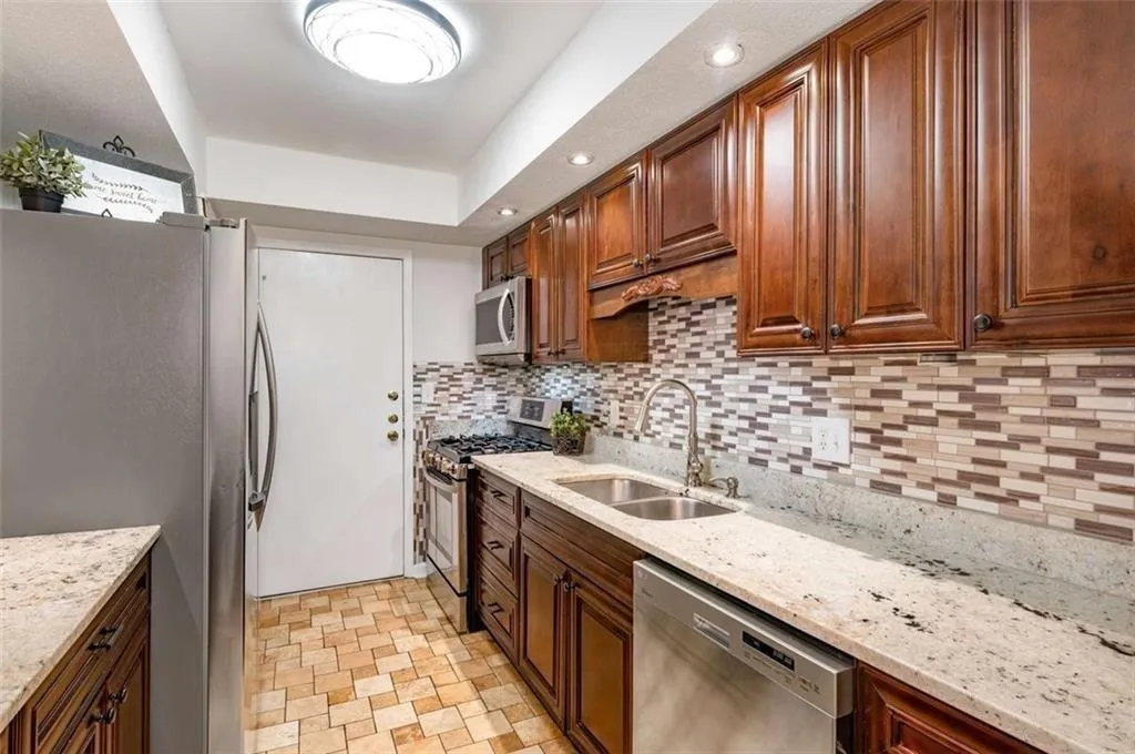 6851 Roswell Road Unit H7, Atlanta, Georgia 30328, 2 Bedrooms Bedrooms, ,2 BathroomsBathrooms,Residential,Sold,6851 Roswell Road Unit H7,7390897