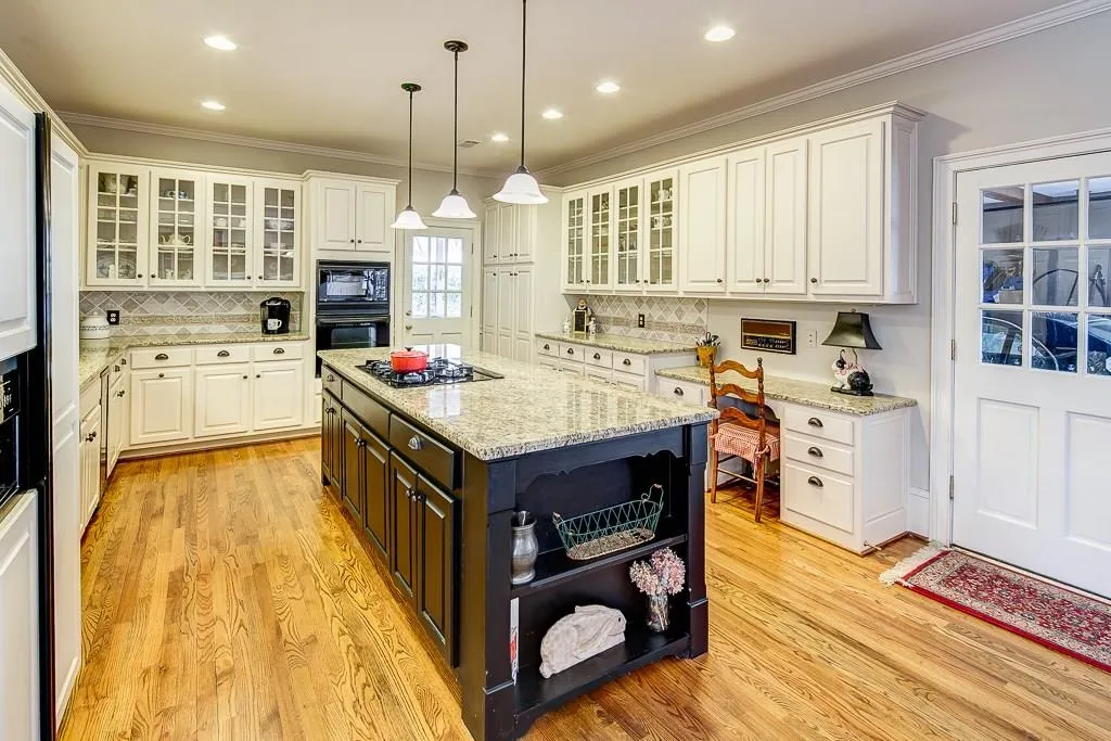 450 Tavern Circle, Sandy Springs, Georgia 30350, 5 Bedrooms Bedrooms, ,4 BathroomsBathrooms,Residential,Sold,450 Tavern Circle,5657142