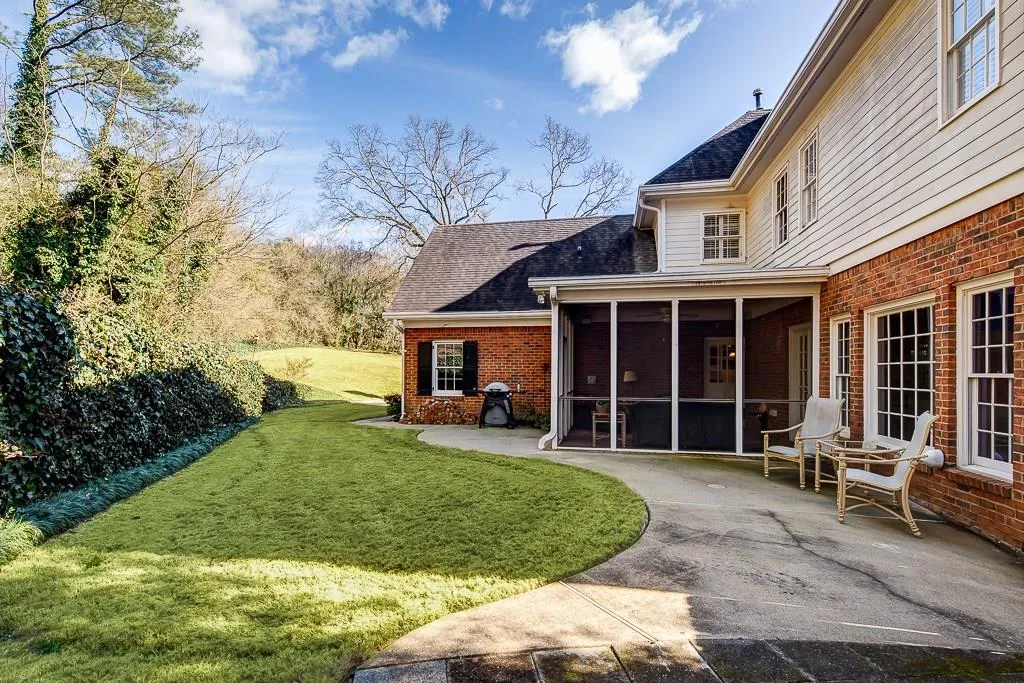 450 Tavern Circle, Sandy Springs, Georgia 30350, 5 Bedrooms Bedrooms, ,4 BathroomsBathrooms,Residential,Sold,450 Tavern Circle,5657142