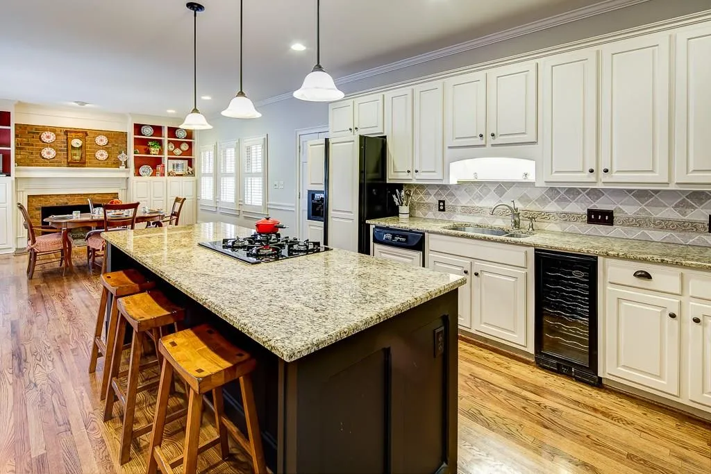 450 Tavern Circle, Sandy Springs, Georgia 30350, 5 Bedrooms Bedrooms, ,4 BathroomsBathrooms,Residential,Sold,450 Tavern Circle,5657142