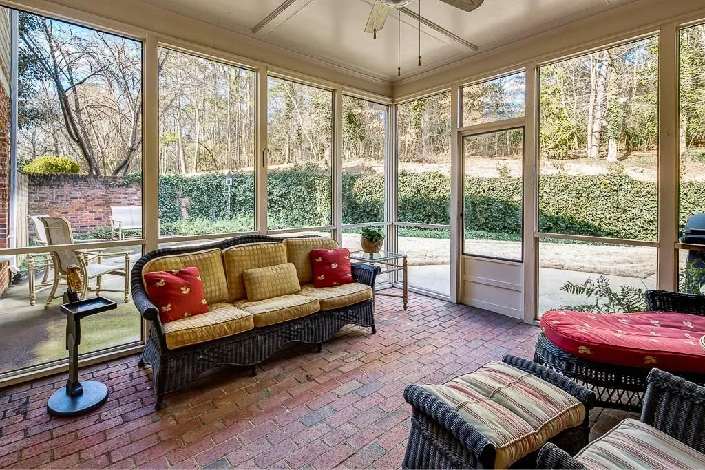 450 Tavern Circle, Sandy Springs, Georgia 30350, 5 Bedrooms Bedrooms, ,4 BathroomsBathrooms,Residential,Sold,450 Tavern Circle,5657142