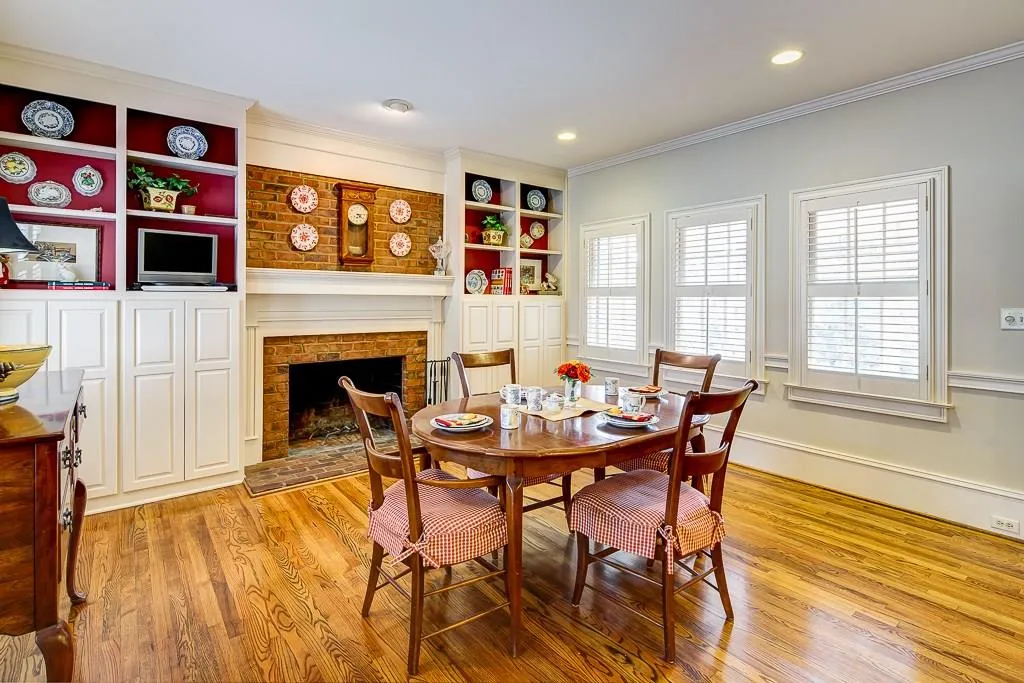 450 Tavern Circle, Sandy Springs, Georgia 30350, 5 Bedrooms Bedrooms, ,4 BathroomsBathrooms,Residential,Sold,450 Tavern Circle,5657142