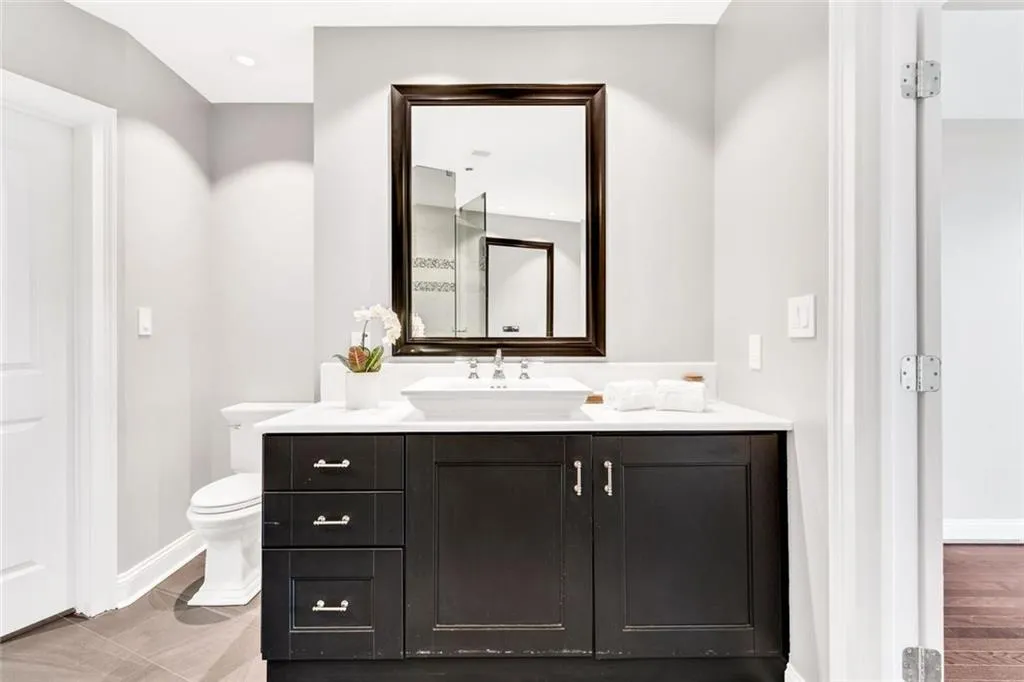 2881 Ne Peachtree Road Ne Unit 1202, Atlanta, Georgia 30305, 2 Bedrooms Bedrooms, ,2 BathroomsBathrooms,Residential,For Sale,2881 Ne Peachtree Road Ne Unit 1202,7588136