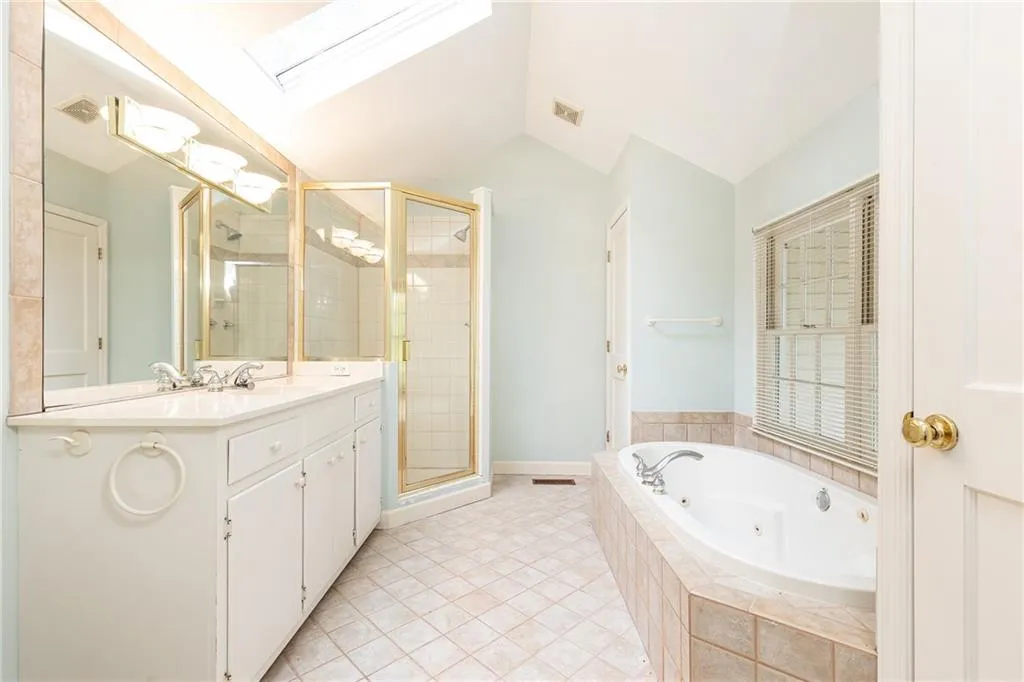 70 Mount Paran Road Ne, Atlanta, Georgia 30342, 2 Bedrooms Bedrooms, ,2 BathroomsBathrooms,Residential,Sold,70 Mount Paran Road Ne,7583385