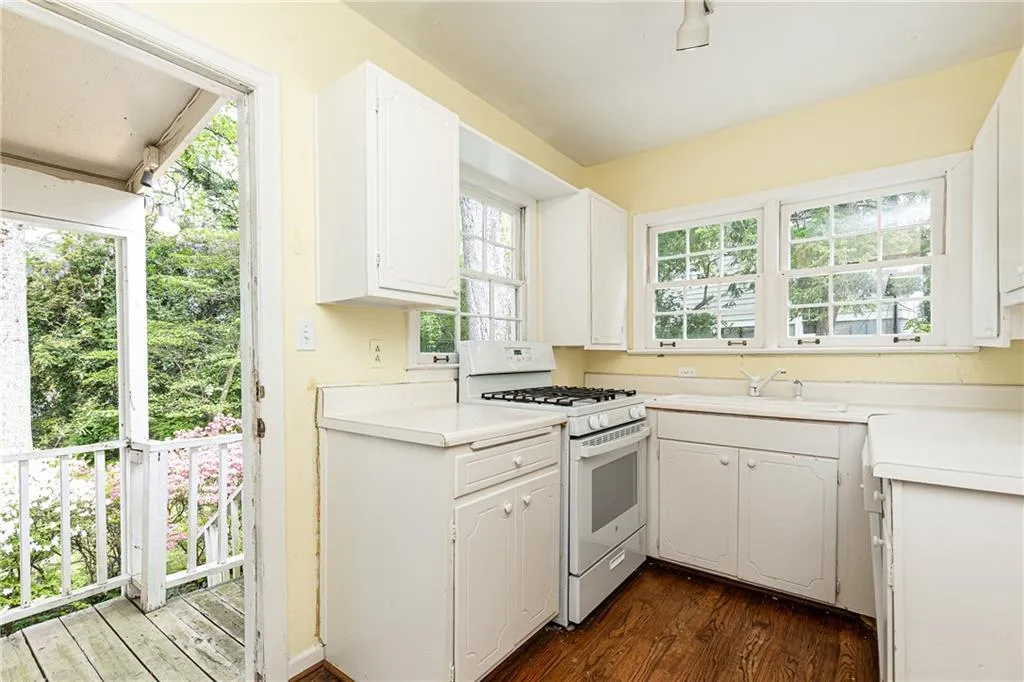 70 Mount Paran Road Ne, Atlanta, Georgia 30342, 2 Bedrooms Bedrooms, ,2 BathroomsBathrooms,Residential,Sold,70 Mount Paran Road Ne,7583385