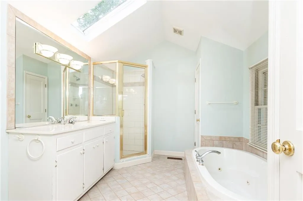 70 Mount Paran Road Ne, Atlanta, Georgia 30342, 2 Bedrooms Bedrooms, ,2 BathroomsBathrooms,Residential,Sold,70 Mount Paran Road Ne,7583385