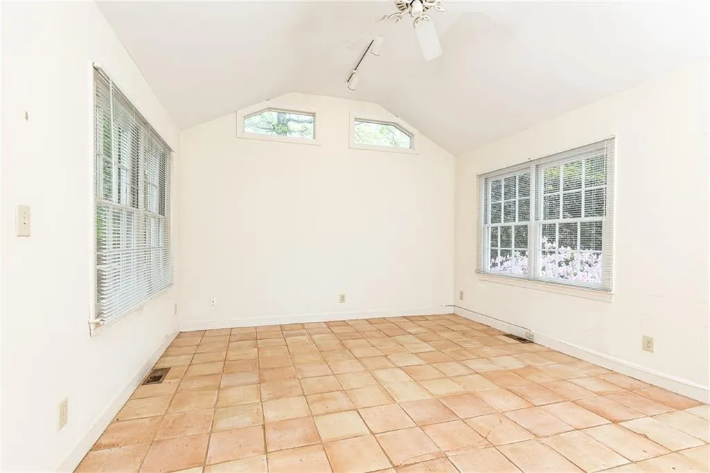 70 Mount Paran Road Ne, Atlanta, Georgia 30342, 2 Bedrooms Bedrooms, ,2 BathroomsBathrooms,Residential,Sold,70 Mount Paran Road Ne,7583385