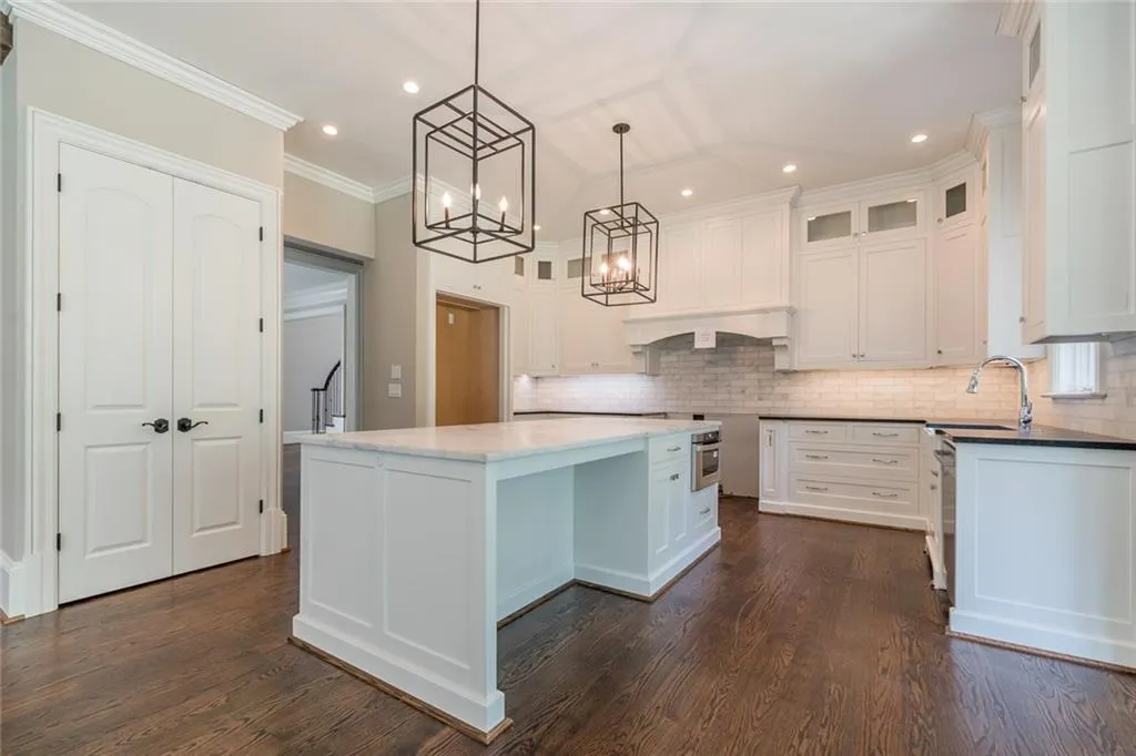 5965 Riverside Drive, Atlanta, Georgia 30328, 6 Bedrooms Bedrooms, ,6 BathroomsBathrooms,Residential,Sold,5965 Riverside Drive,6053521