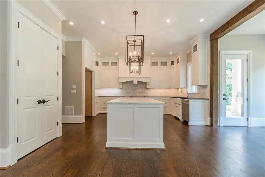 5965 Riverside Drive, Atlanta, Georgia 30328, 6 Bedrooms Bedrooms, ,6 BathroomsBathrooms,Residential,Sold,5965 Riverside Drive,6053521