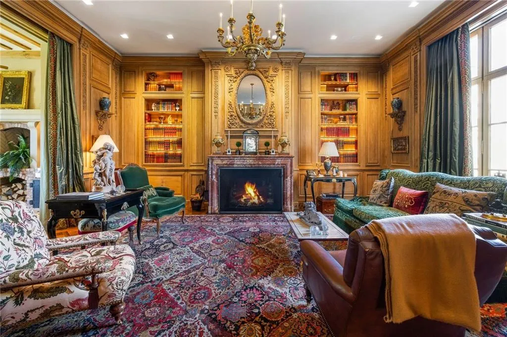 2288 Peachtree Road Nw Unit 6, Atlanta, Georgia 30305, 4 Bedrooms Bedrooms, ,5 BathroomsBathrooms,Residential,For Sale,2288 Peachtree Road Nw Unit 6,7679145