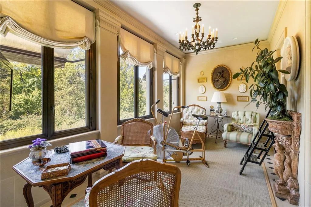 2288 Peachtree Road Nw Unit 6, Atlanta, Georgia 30305, 4 Bedrooms Bedrooms, ,5 BathroomsBathrooms,Residential,For Sale,2288 Peachtree Road Nw Unit 6,7679145