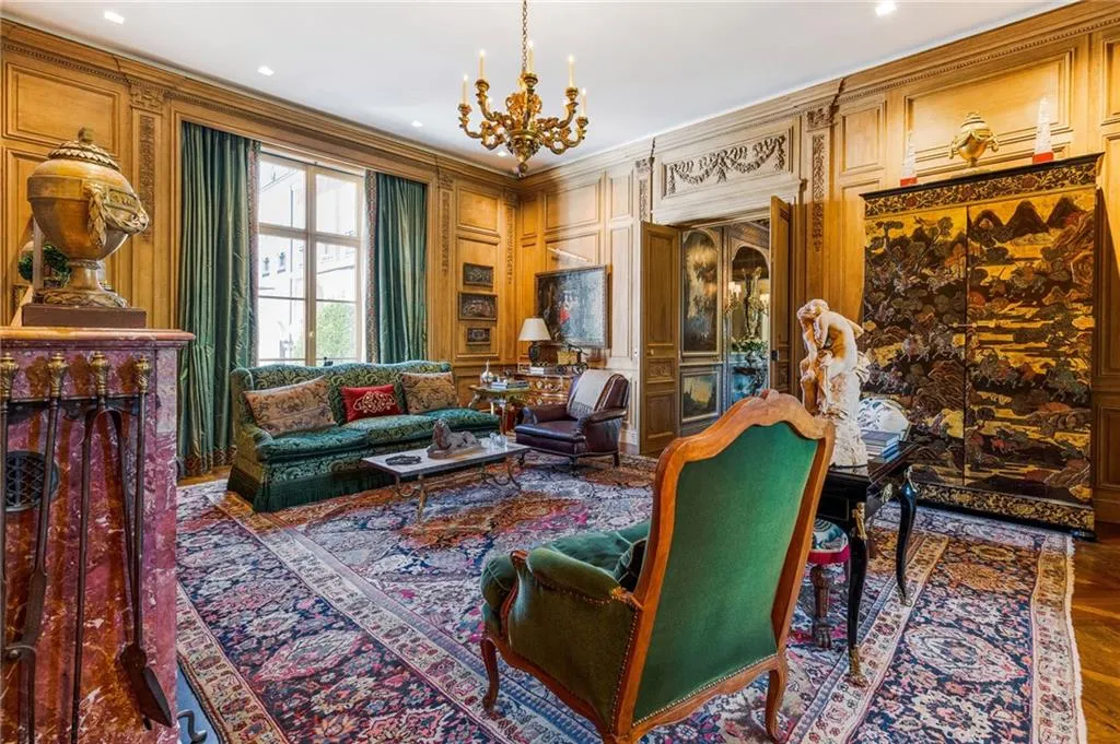 2288 Peachtree Road Nw Unit 6, Atlanta, Georgia 30305, 4 Bedrooms Bedrooms, ,5 BathroomsBathrooms,Residential,For Sale,2288 Peachtree Road Nw Unit 6,7679145