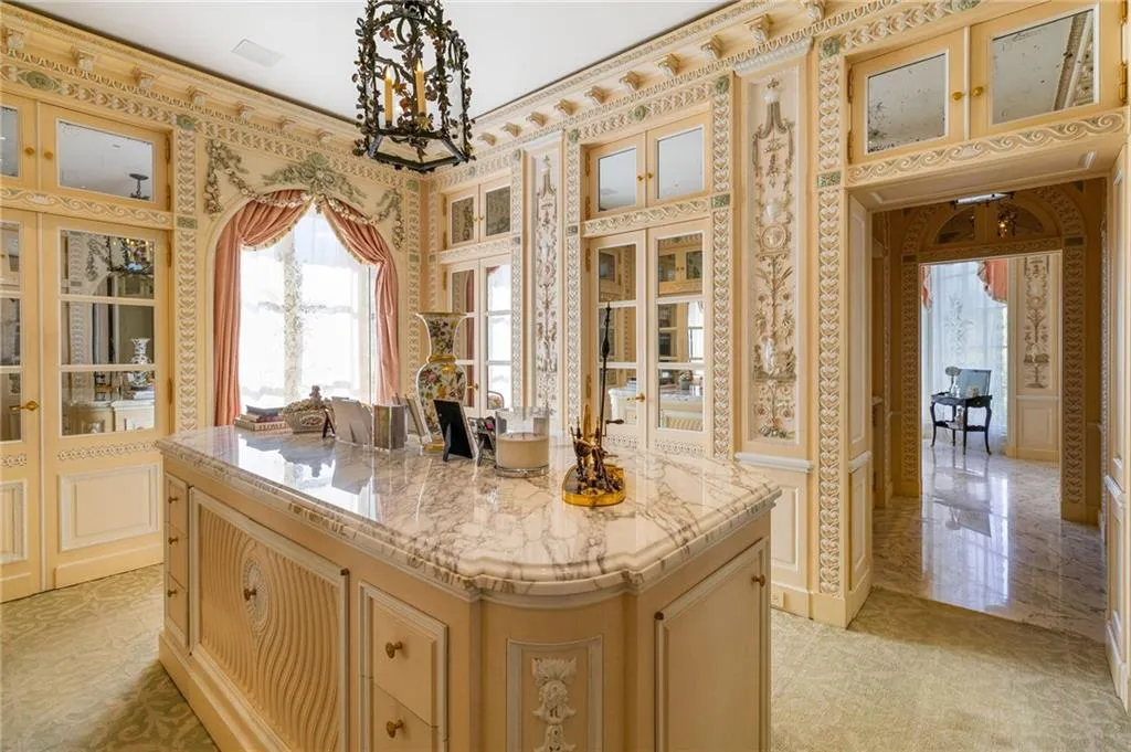 2288 Peachtree Road Nw Unit 6, Atlanta, Georgia 30305, 4 Bedrooms Bedrooms, ,5 BathroomsBathrooms,Residential,For Sale,2288 Peachtree Road Nw Unit 6,7679145