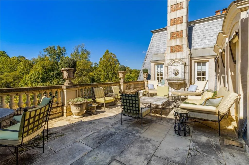 2288 Peachtree Road Nw Unit 6, Atlanta, Georgia 30305, 4 Bedrooms Bedrooms, ,5 BathroomsBathrooms,Residential,For Sale,2288 Peachtree Road Nw Unit 6,7679145