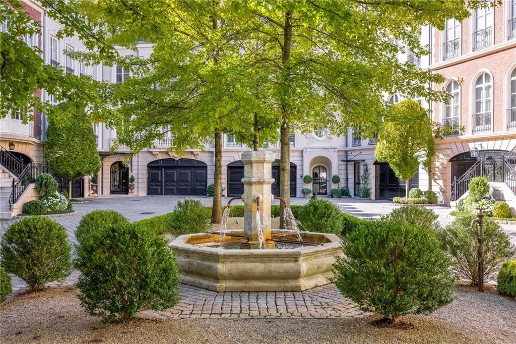 2288 Peachtree Road Nw Unit 6, Atlanta, Georgia 30305, 4 Bedrooms Bedrooms, ,5 BathroomsBathrooms,Residential,For Sale,2288 Peachtree Road Nw Unit 6,7679145