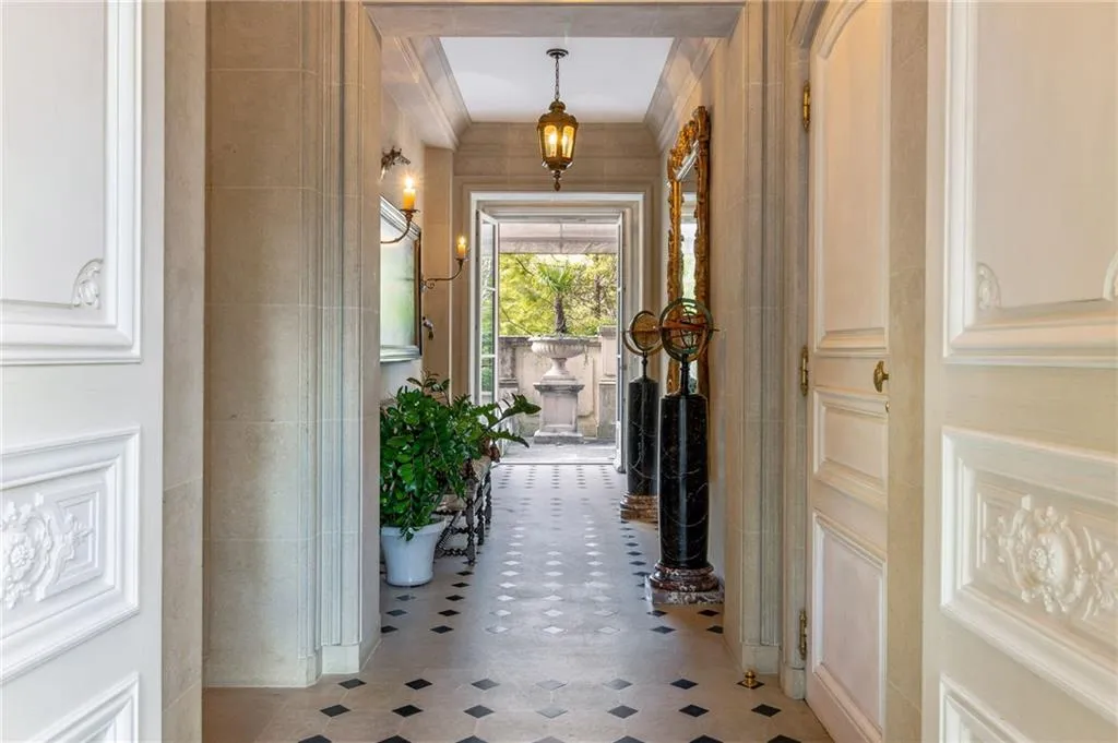2288 Peachtree Road Nw Unit 6, Atlanta, Georgia 30305, 4 Bedrooms Bedrooms, ,5 BathroomsBathrooms,Residential,For Sale,2288 Peachtree Road Nw Unit 6,7679145