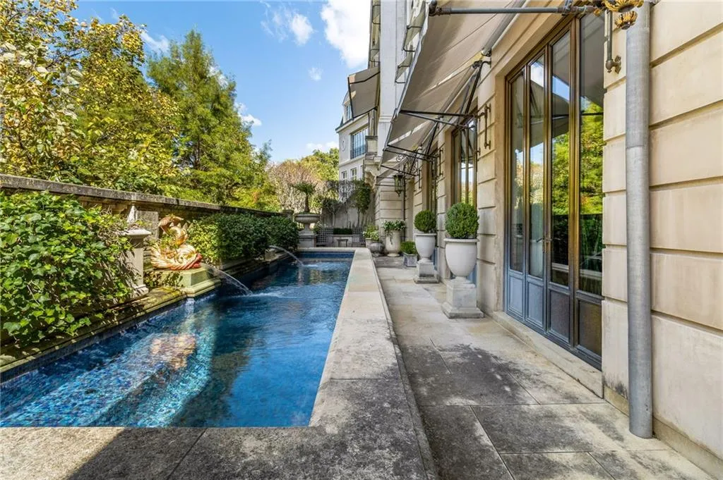 2288 Peachtree Road Nw Unit 6, Atlanta, Georgia 30305, 4 Bedrooms Bedrooms, ,5 BathroomsBathrooms,Residential,For Sale,2288 Peachtree Road Nw Unit 6,7679145