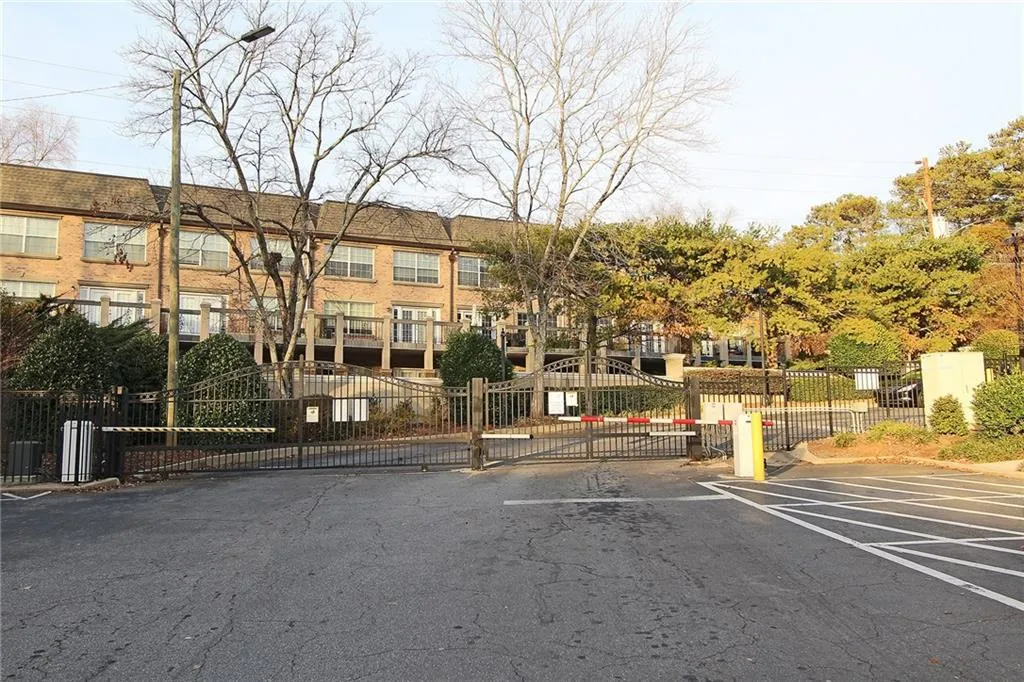 6940 Roswell Road Unit 18c, Atlanta, Georgia 30328, 1 Bedroom Bedrooms, ,1 BathroomBathrooms,Residential,Sold,6940 Roswell Road Unit 18c,5786416