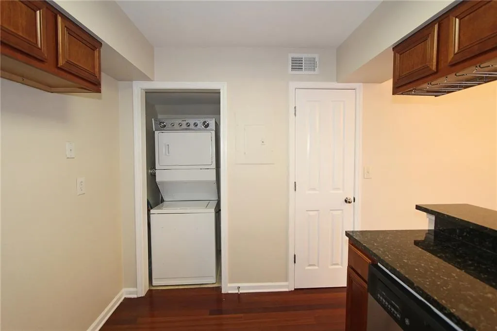 6940 Roswell Road Unit 18c, Atlanta, Georgia 30328, 1 Bedroom Bedrooms, ,1 BathroomBathrooms,Residential,Sold,6940 Roswell Road Unit 18c,5786416