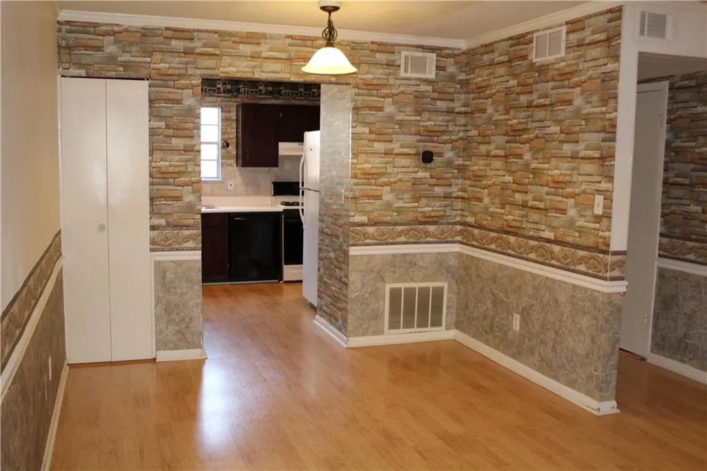 5571 Kingsport Drive Unit 19, Atlanta, Georgia 30342, 2 Bedrooms Bedrooms, ,1 BathroomBathrooms,Residential,Sold,5571 Kingsport Drive Unit 19,6545252