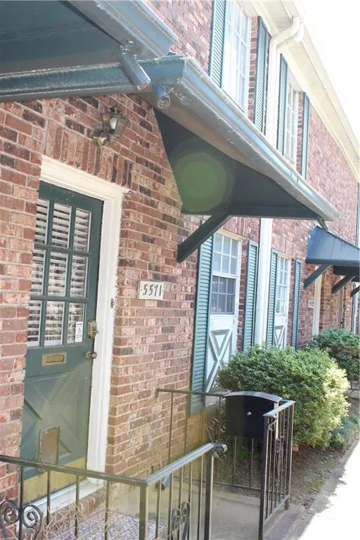 5571 Kingsport Drive Unit 19, Atlanta, Georgia 30342, 2 Bedrooms Bedrooms, ,1 BathroomBathrooms,Residential,Sold,5571 Kingsport Drive Unit 19,6545252
