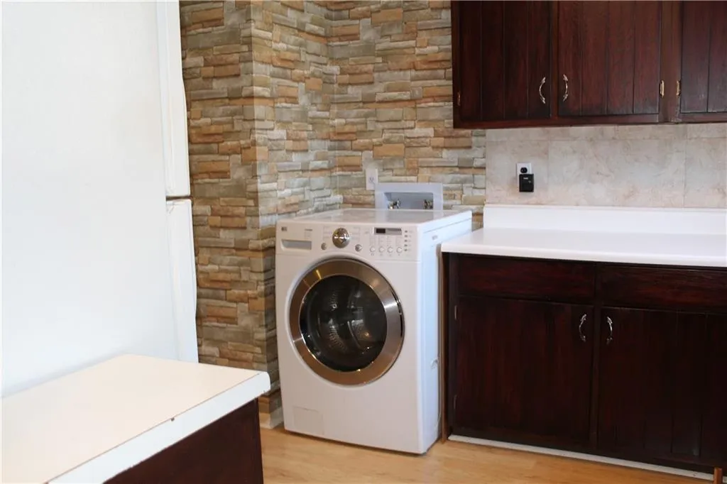 5571 Kingsport Drive Unit 19, Atlanta, Georgia 30342, 2 Bedrooms Bedrooms, ,1 BathroomBathrooms,Residential,Sold,5571 Kingsport Drive Unit 19,6545252