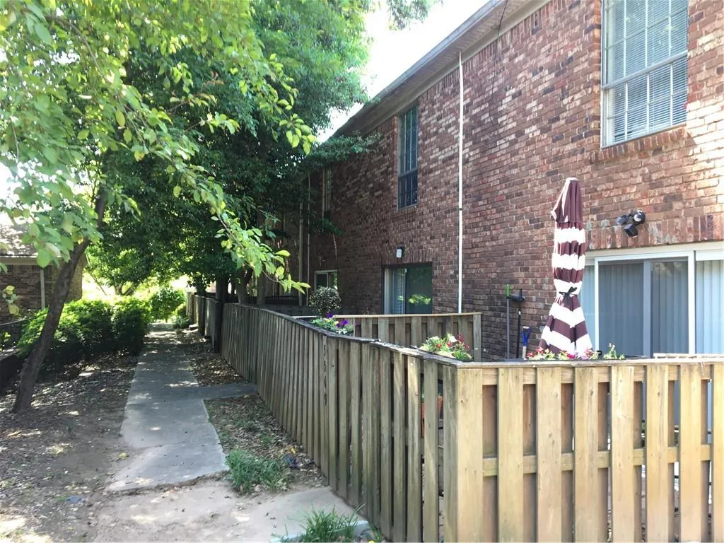 5571 Kingsport Drive Unit 19, Atlanta, Georgia 30342, 2 Bedrooms Bedrooms, ,1 BathroomBathrooms,Residential,Sold,5571 Kingsport Drive Unit 19,6545252