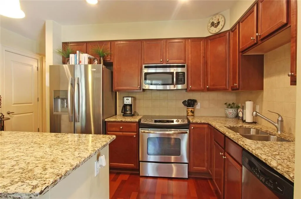 200 River Vista Drive Unit 121, Atlanta, Georgia 30339, 2 Bedrooms Bedrooms, ,2 BathroomsBathrooms,Residential,Sold,200 River Vista Drive Unit 121,5896095