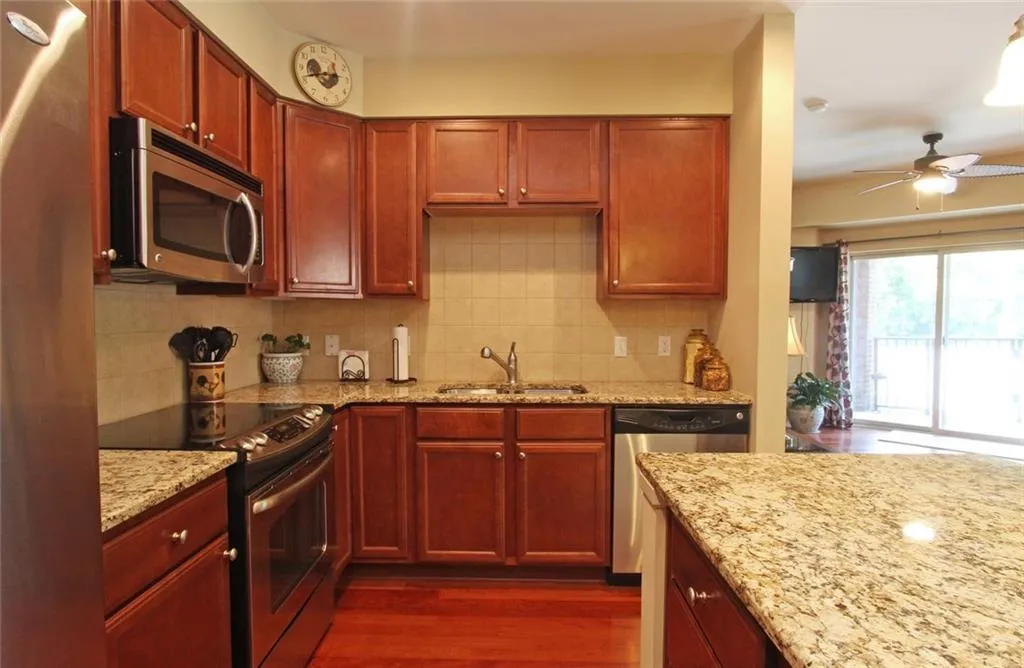 200 River Vista Drive Unit 121, Atlanta, Georgia 30339, 2 Bedrooms Bedrooms, ,2 BathroomsBathrooms,Residential,Sold,200 River Vista Drive Unit 121,5896095