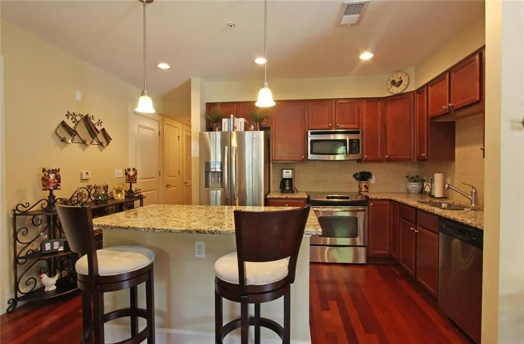 200 River Vista Drive Unit 121, Atlanta, Georgia 30339, 2 Bedrooms Bedrooms, ,2 BathroomsBathrooms,Residential,Sold,200 River Vista Drive Unit 121,5896095