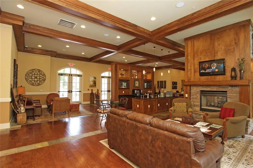 200 River Vista Drive Unit 121, Atlanta, Georgia 30339, 2 Bedrooms Bedrooms, ,2 BathroomsBathrooms,Residential,Sold,200 River Vista Drive Unit 121,5896095