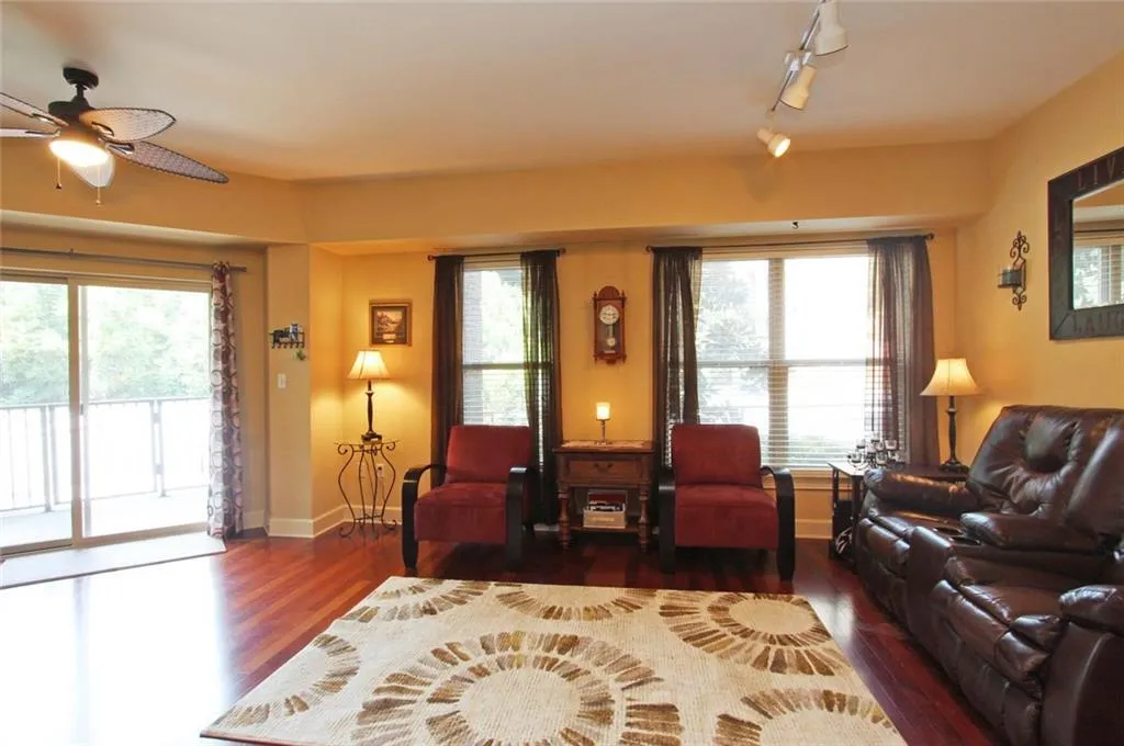 200 River Vista Drive Unit 121, Atlanta, Georgia 30339, 2 Bedrooms Bedrooms, ,2 BathroomsBathrooms,Residential,Sold,200 River Vista Drive Unit 121,5896095