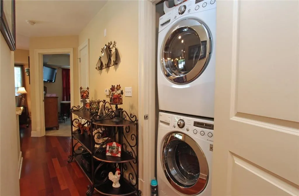 200 River Vista Drive Unit 121, Atlanta, Georgia 30339, 2 Bedrooms Bedrooms, ,2 BathroomsBathrooms,Residential,Sold,200 River Vista Drive Unit 121,5896095