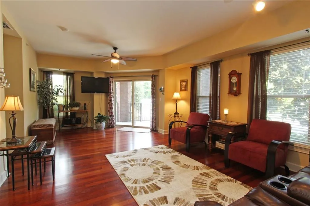 200 River Vista Drive Unit 121, Atlanta, Georgia 30339, 2 Bedrooms Bedrooms, ,2 BathroomsBathrooms,Residential,Sold,200 River Vista Drive Unit 121,5896095