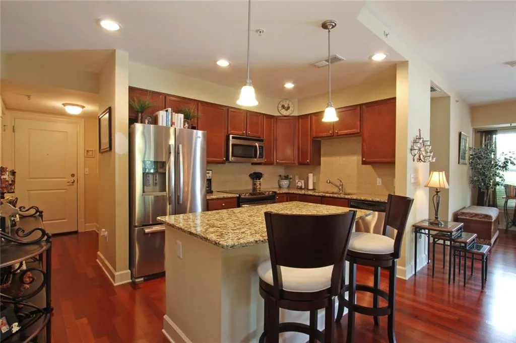 200 River Vista Drive Unit 121, Atlanta, Georgia 30339, 2 Bedrooms Bedrooms, ,2 BathroomsBathrooms,Residential,Sold,200 River Vista Drive Unit 121,5896095
