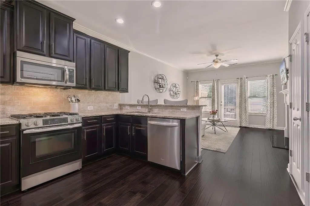 7315 Highland Bluff Unit #12, Atlanta, Georgia 30328, 3 Bedrooms Bedrooms, ,3 BathroomsBathrooms,Residential,Sold,7315 Highland Bluff Unit #12,7708582