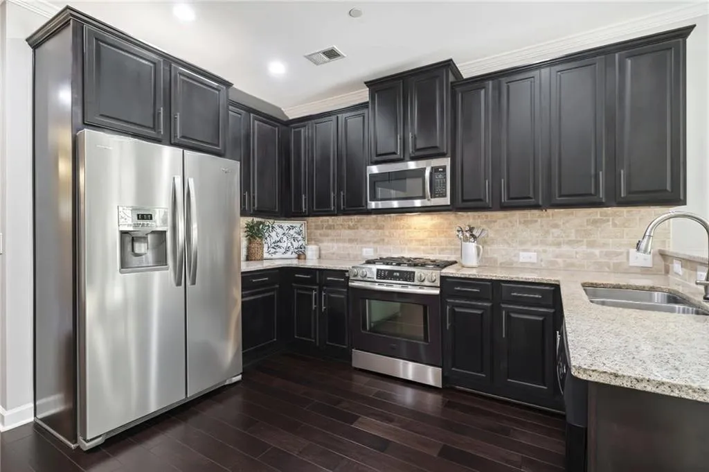 7315 Highland Bluff Unit #12, Atlanta, Georgia 30328, 3 Bedrooms Bedrooms, ,3 BathroomsBathrooms,Residential,Sold,7315 Highland Bluff Unit #12,7708582