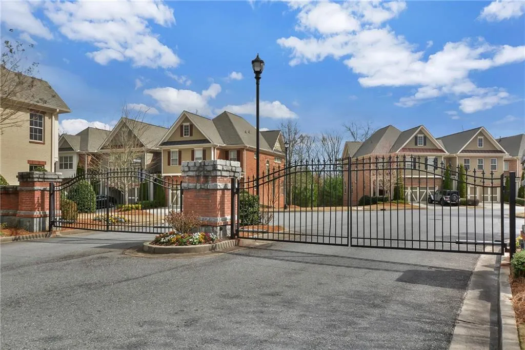 7975 Highland Bluff, Sandy Springs, Georgia 30328, 4 Bedrooms Bedrooms, ,3 BathroomsBathrooms,Residential,Sold,7975 Highland Bluff,6552959