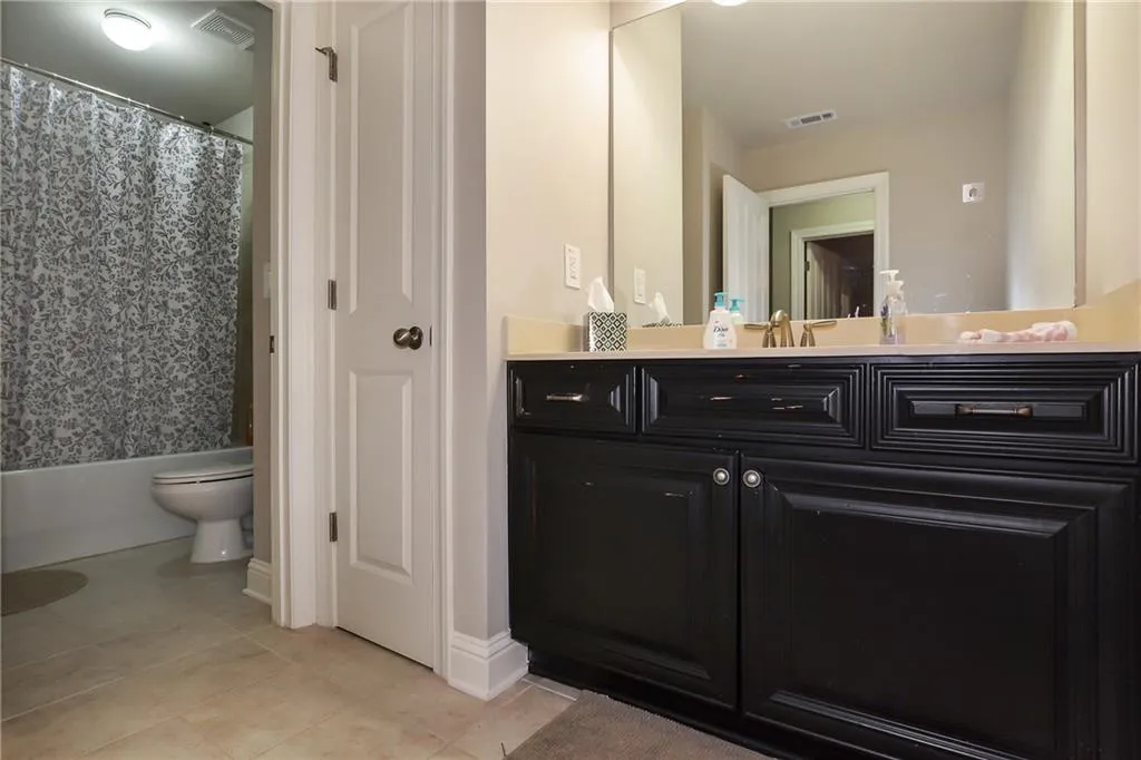7975 Highland Bluff, Sandy Springs, Georgia 30328, 4 Bedrooms Bedrooms, ,3 BathroomsBathrooms,Residential,Sold,7975 Highland Bluff,6552959