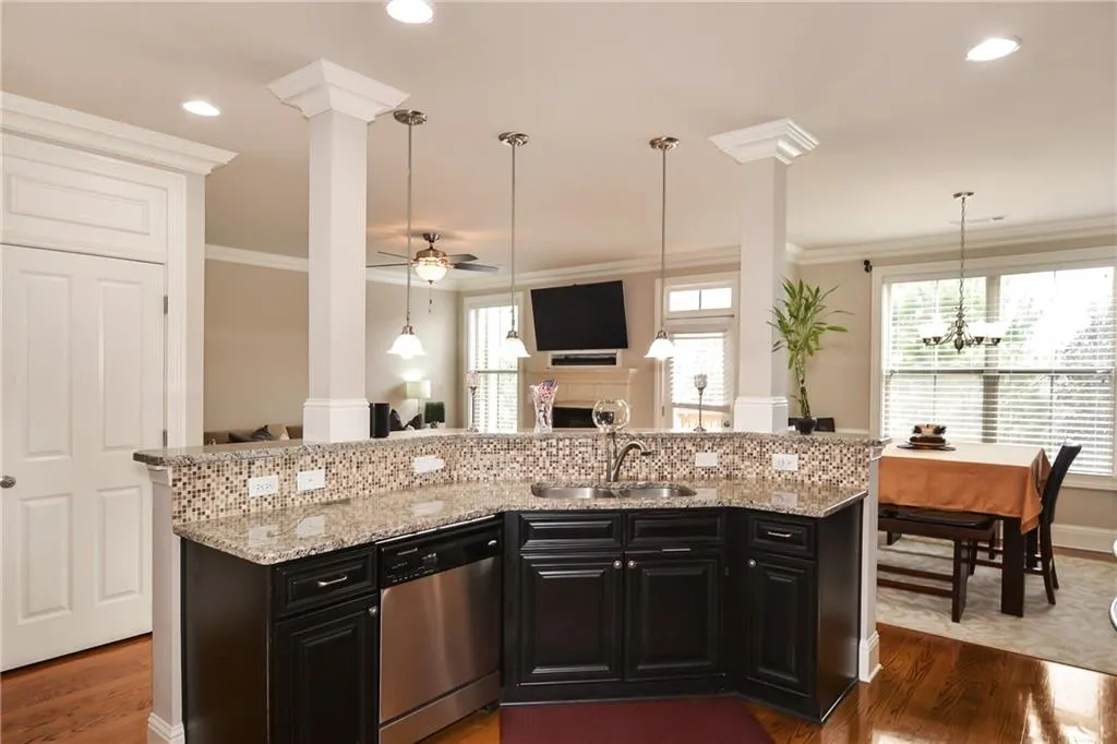 7975 Highland Bluff, Sandy Springs, Georgia 30328, 4 Bedrooms Bedrooms, ,3 BathroomsBathrooms,Residential,Sold,7975 Highland Bluff,6552959