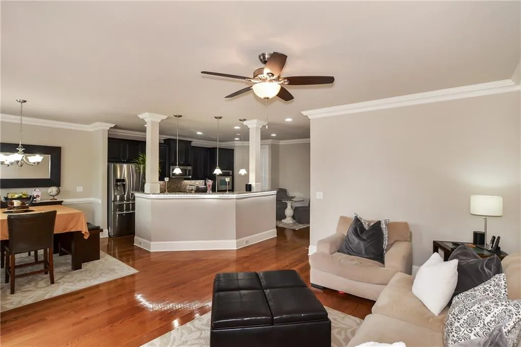 7975 Highland Bluff, Sandy Springs, Georgia 30328, 4 Bedrooms Bedrooms, ,3 BathroomsBathrooms,Residential,Sold,7975 Highland Bluff,6552959