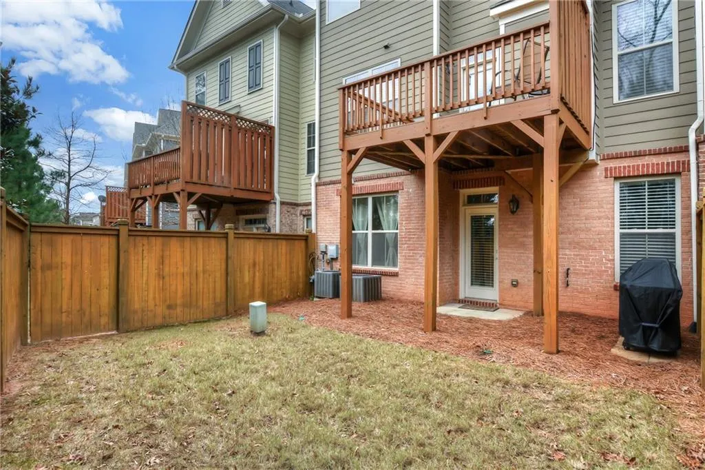 7975 Highland Bluff, Sandy Springs, Georgia 30328, 4 Bedrooms Bedrooms, ,3 BathroomsBathrooms,Residential,Sold,7975 Highland Bluff,6552959