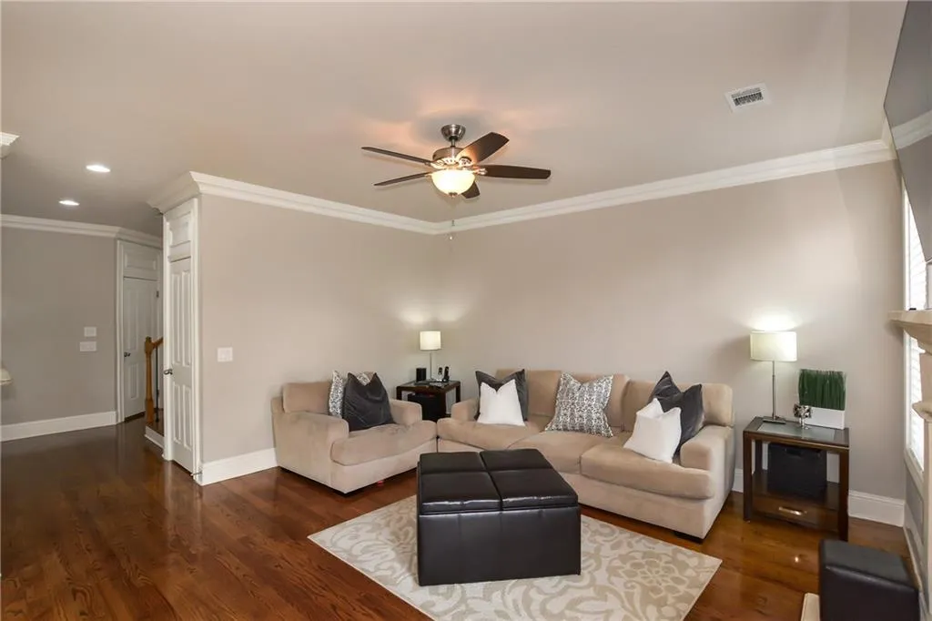 7975 Highland Bluff, Sandy Springs, Georgia 30328, 4 Bedrooms Bedrooms, ,3 BathroomsBathrooms,Residential,Sold,7975 Highland Bluff,6552959