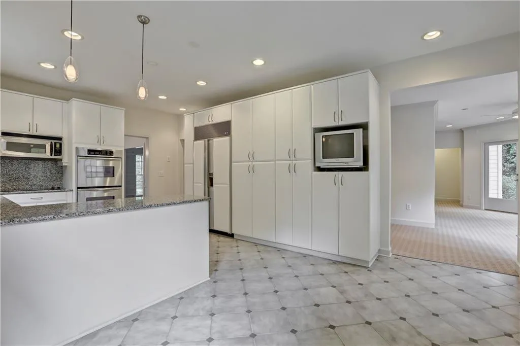 6280 Blackwater Trail, Sandy Springs, Georgia 30328, 5 Bedrooms Bedrooms, ,3 BathroomsBathrooms,Residential,Sold,6280 Blackwater Trail,5839868