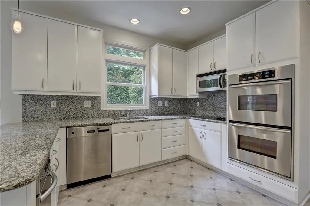 6280 Blackwater Trail, Sandy Springs, Georgia 30328, 5 Bedrooms Bedrooms, ,3 BathroomsBathrooms,Residential,Sold,6280 Blackwater Trail,5839868