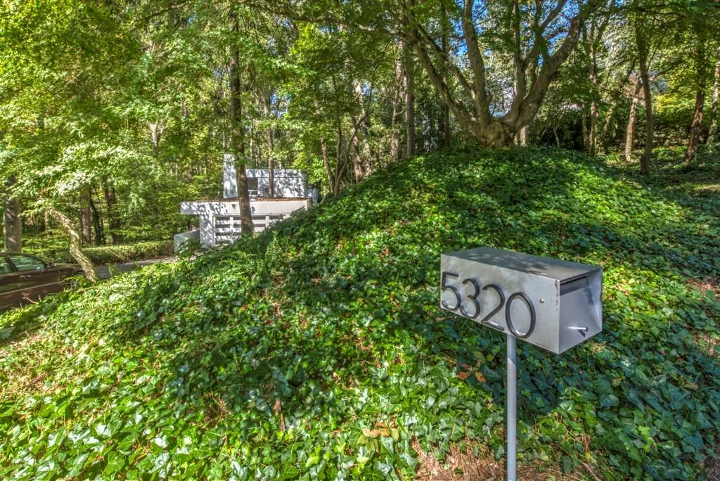 5320 Mount Vernon Parkway, Atlanta, Georgia 30327, 4 Bedrooms Bedrooms, ,3 BathroomsBathrooms,Residential,Sold,5320 Mount Vernon Parkway,5614039